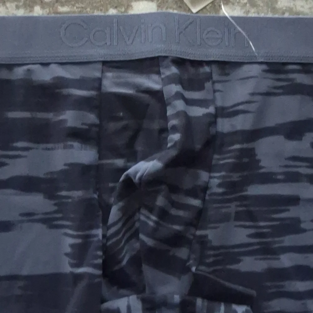 Calvin Klein Men's Black Prints Low Rise Trunk Size Large NEW - Picture 3 of 3